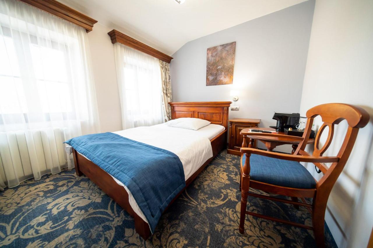 U Kata Hotel 3*